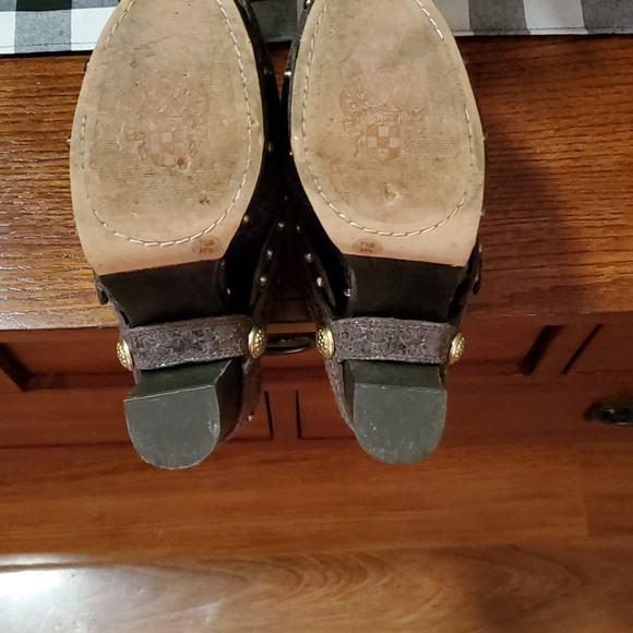 Vince Camuto Clogs - Picture 3 of 5